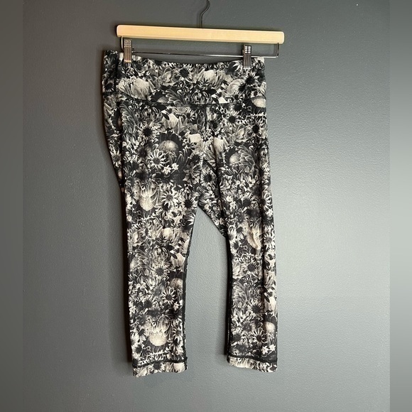 lululemon athletica Pants - Lululemon | wunder under cropped leggings